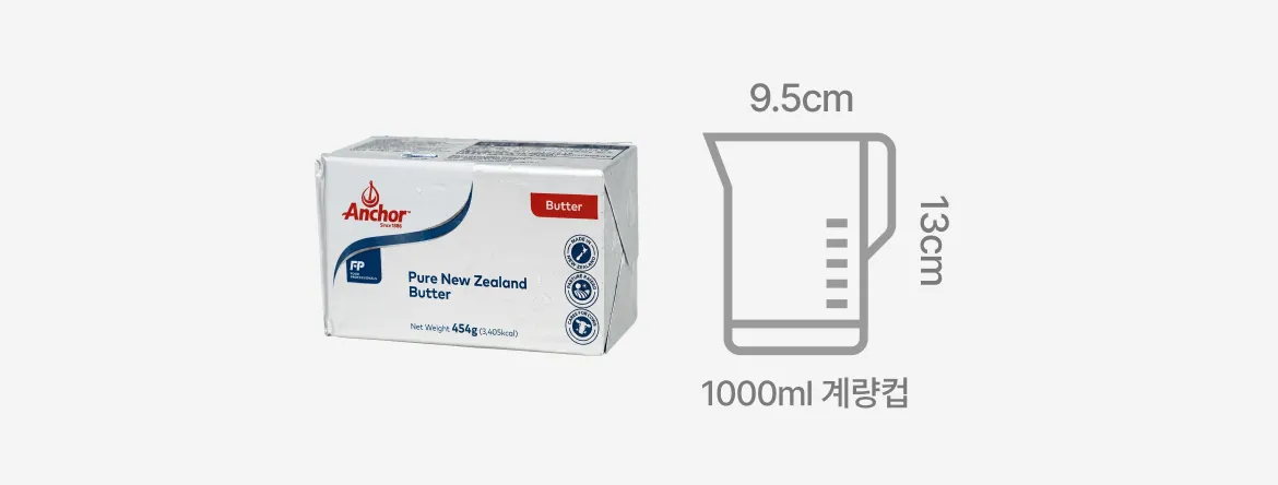 앵커 무염버터 454g 패키지 외형과 가로 9.5cm 세로 13cm 크기의 1000ml 계량컵 부피 사이즈 비교 안내 그래픽