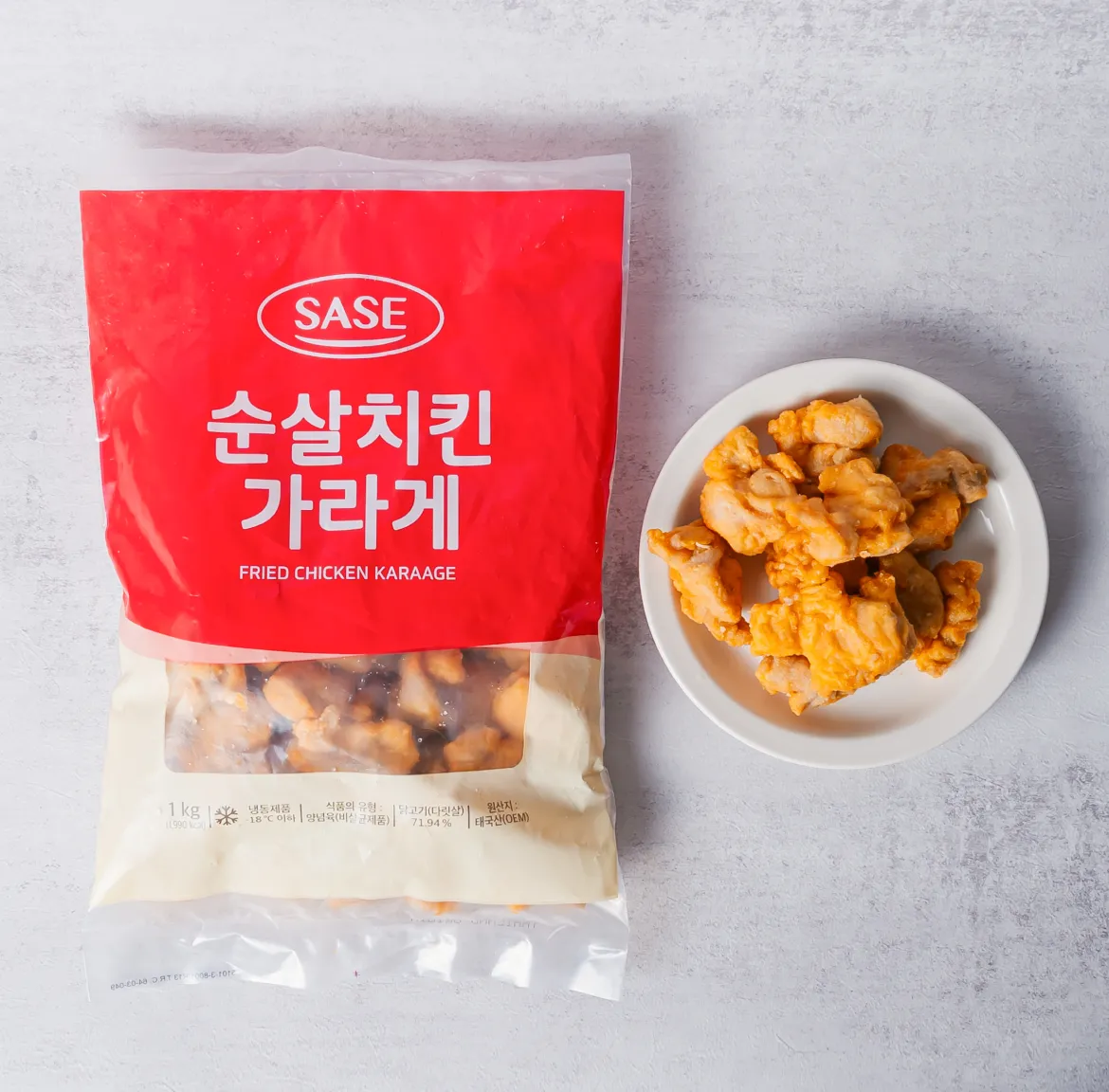 차별화상회 사세 순살치킨 가라게 1kg 패키지 상품과 접시에 담긴 바삭한 치킨 가라게 연출 메인 이미지